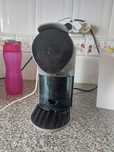 Máquina de café cinzenta e preta