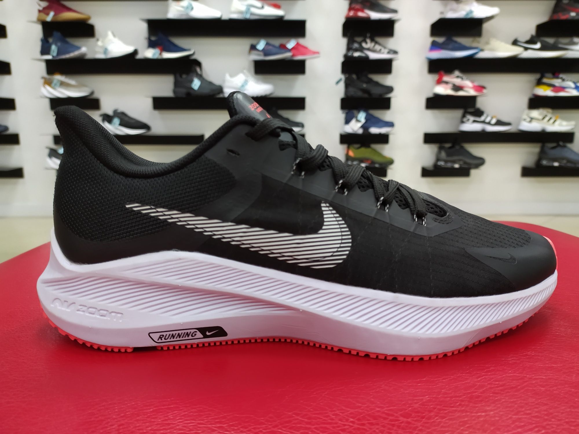 Кроссовки мужские беговые Nike Zoom Winflo 8 Black/White