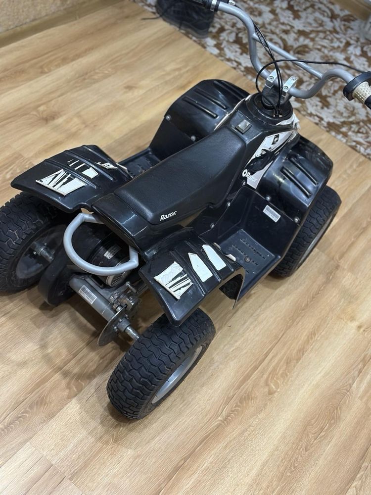 Квадроцикл Razor