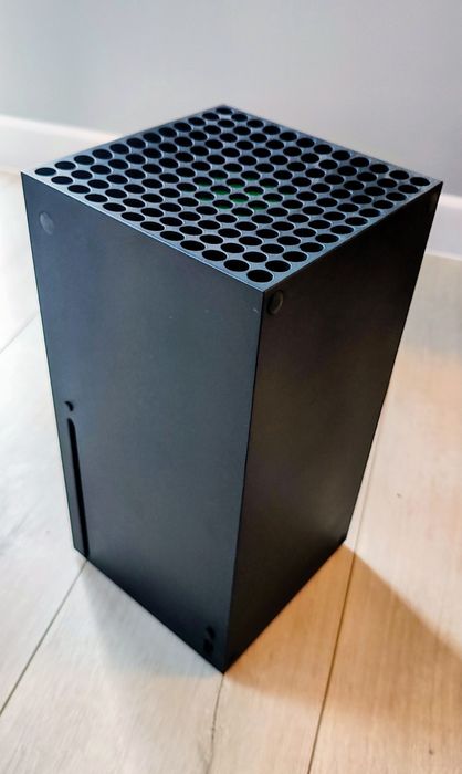 Xbox series X 1TB + 2 pady + słuchawki + Hogwarts Legacy