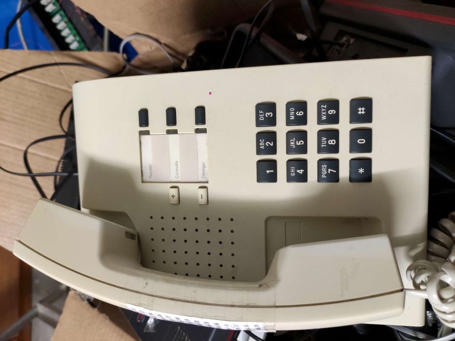 Siemens Telephone Exchange + Telephones + 35-Port RJ45 Patch Panel64550231157761124