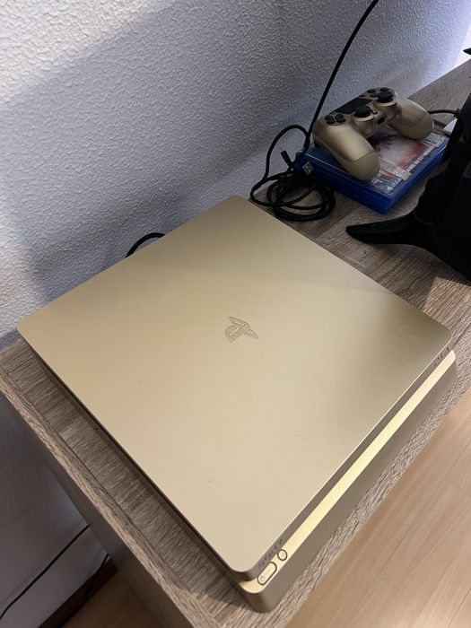 PlayStation 4 Slim Limited Gold Edition