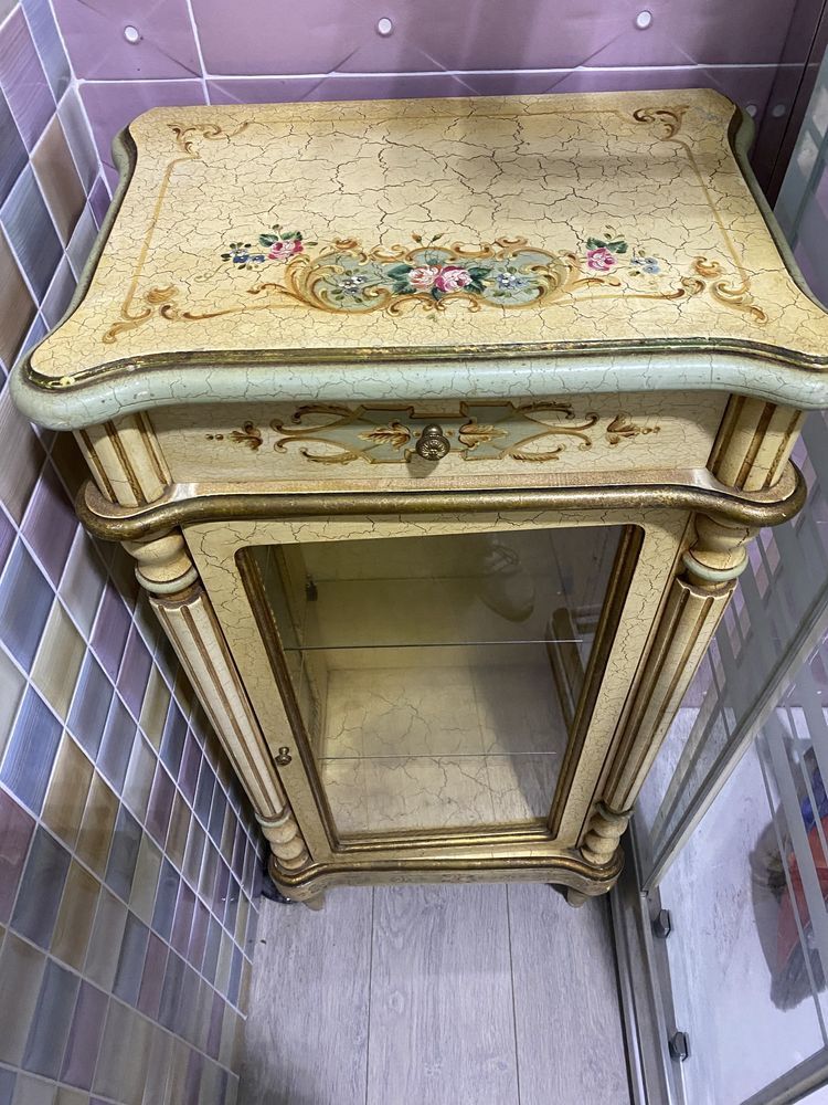 Movel vitrine pintado a mao