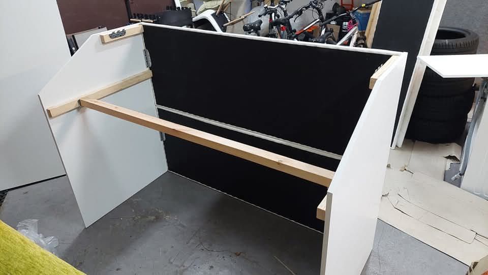 Bar mobilny, bar składany, stół dla barmana na wesele itp.