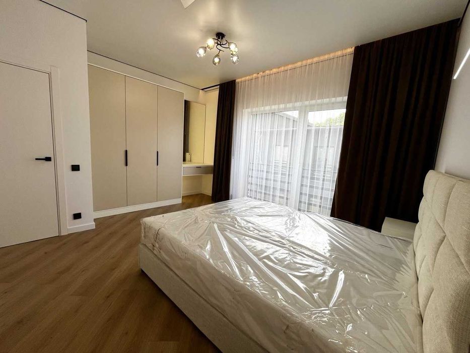 Продаж котеджу з новим сучасним ремонтом в Брюховичах.