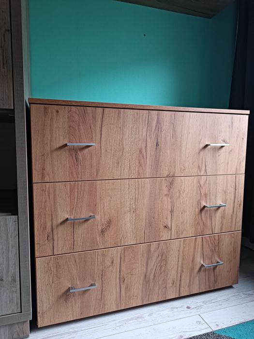 Komoda z trzema szufladami!