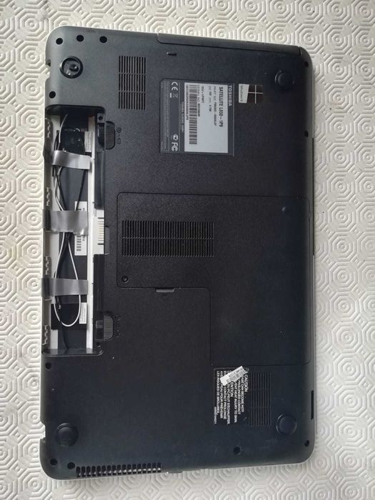 Toshiba Satellite L850-1P9 (Branco) & Pro C850-19J (Preto)-Para Peças