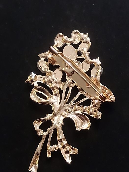 Pregadeira ou broche para casaco tartaruga ou flor