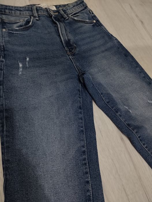 Jeansy mom slim Stradivarius