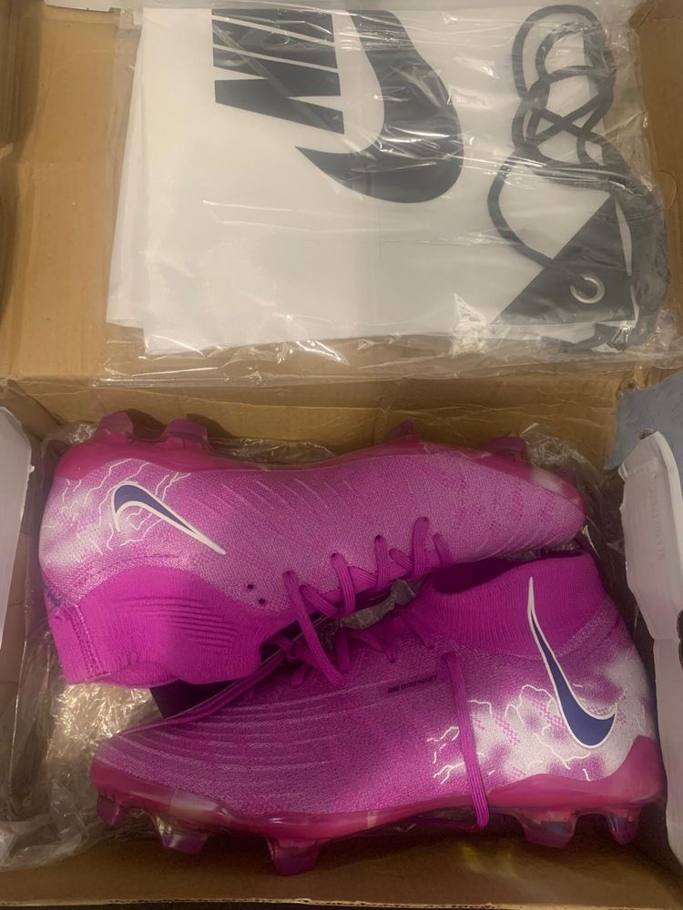 Chuteira nike phantom luna roxa