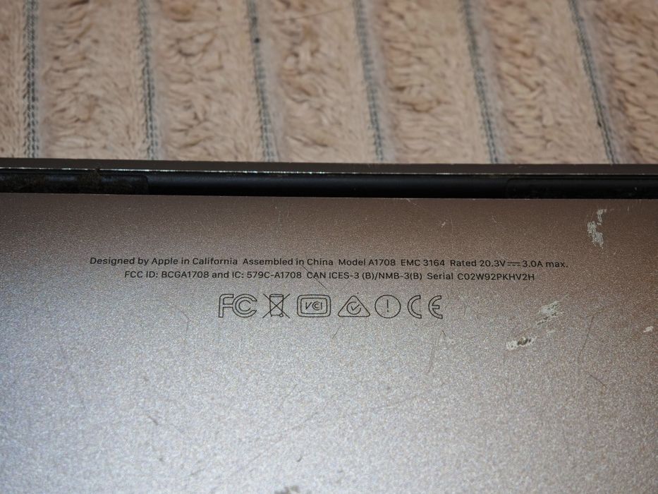 Продам MacBook Pro 2017 16/256 13.3' не вкл, без iCloud