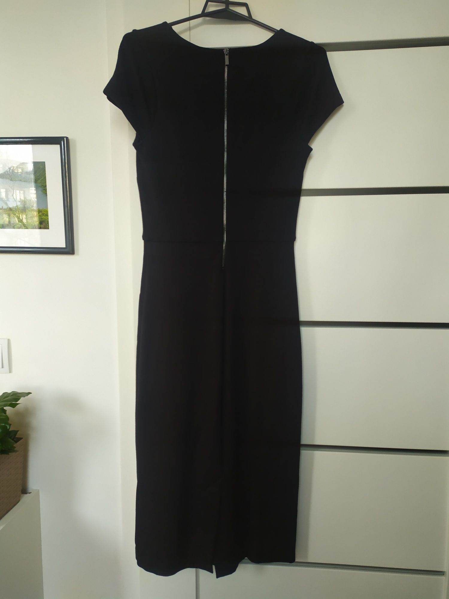 Sukienka czarna French Connection elegancka koktajlowa kobieca renomow