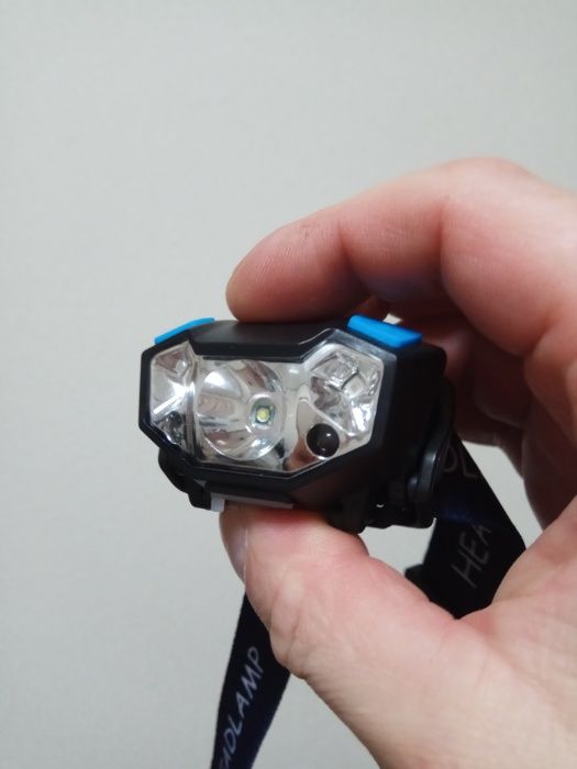 Lanterna LED com sensor de movimento.