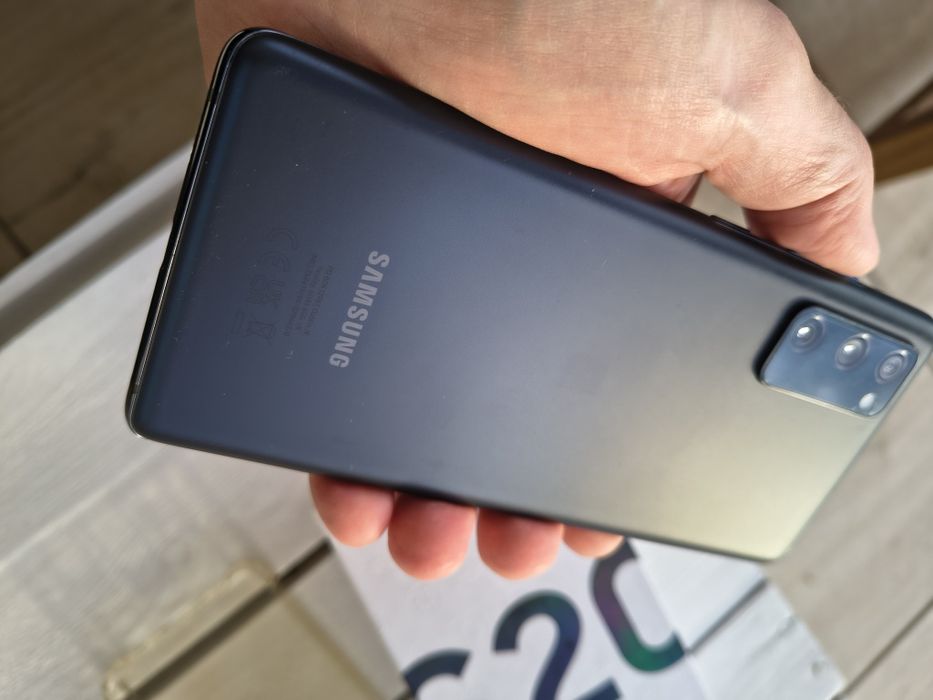 Samsung S20 fe używany stan idealny