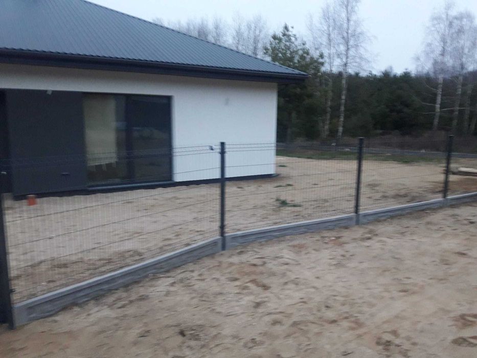 ogrodzenie wys. 150 cm z paneli ocynk. i malowanych z podmurówką