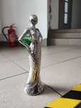 Figurka ceramiczna kobiety srebrna