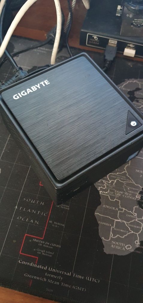 mini komputer Gigabyte BRIX 4 rdzenie, 8 GB ram, 128 GB SDD, WIFI