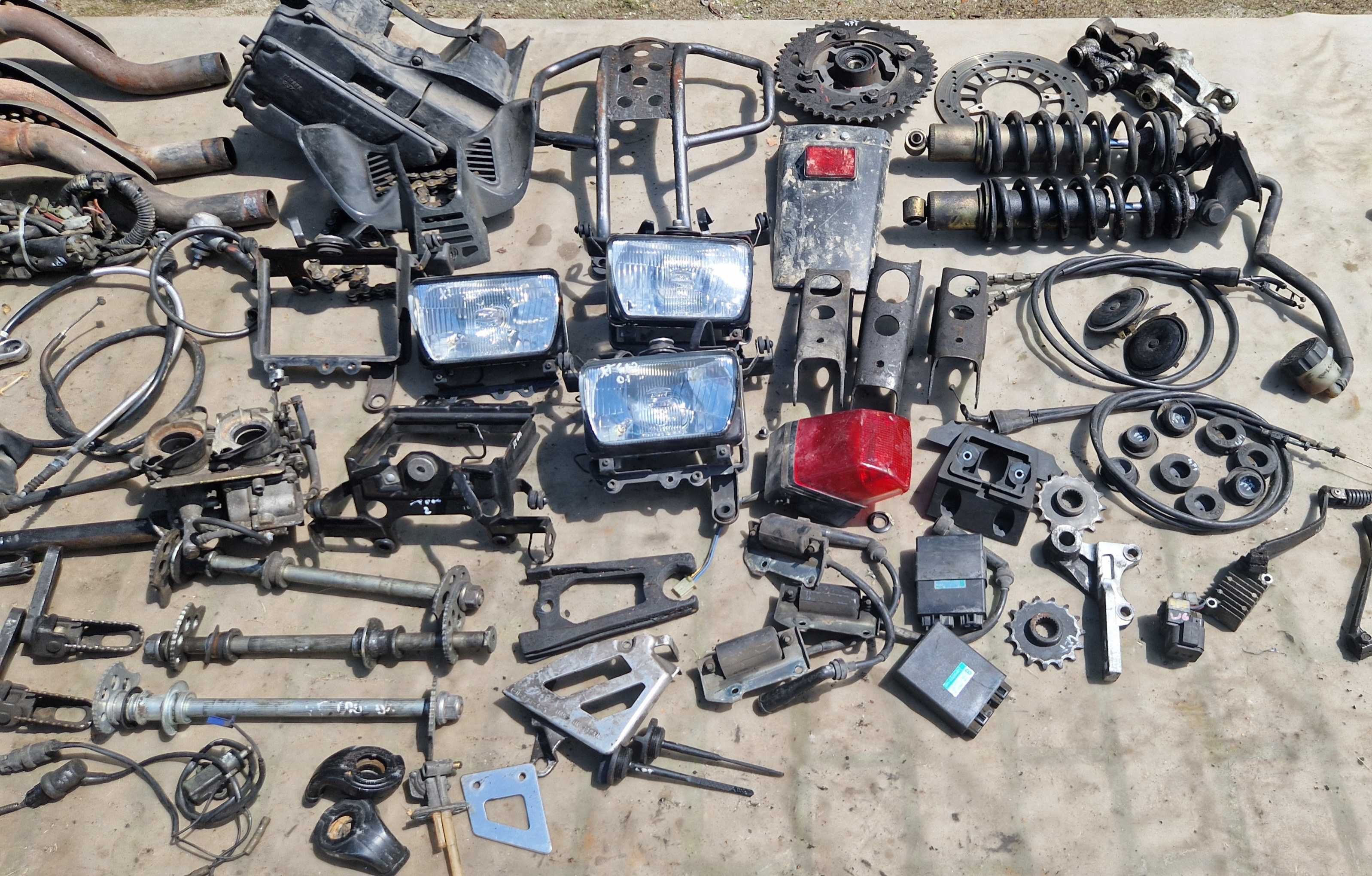 Yamaha XT 600 4PT lampa rozrusznik oś kołyska klakson gaźnik stelaż