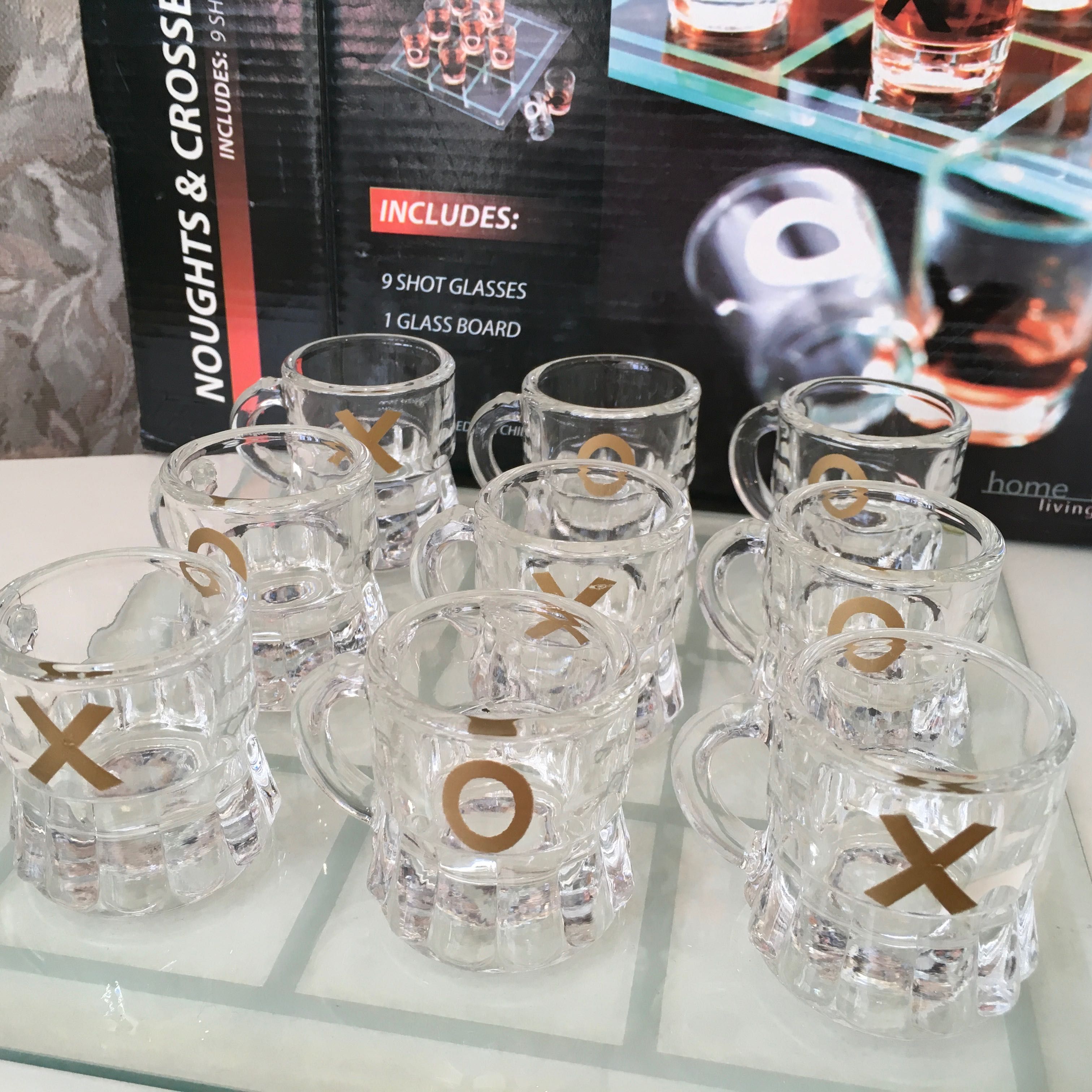 Коллекционный набор стопочек для игры в X/O.