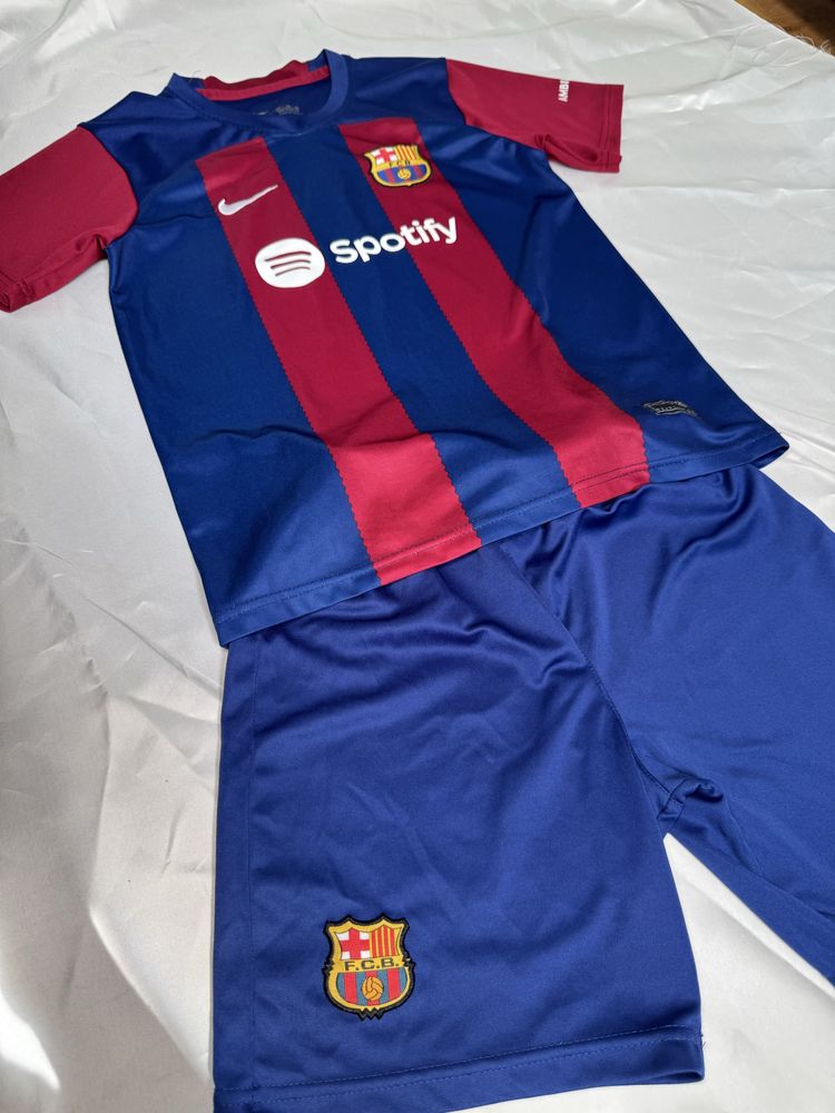 Komplet koszulka + spodenki FC Barcelona 152/158