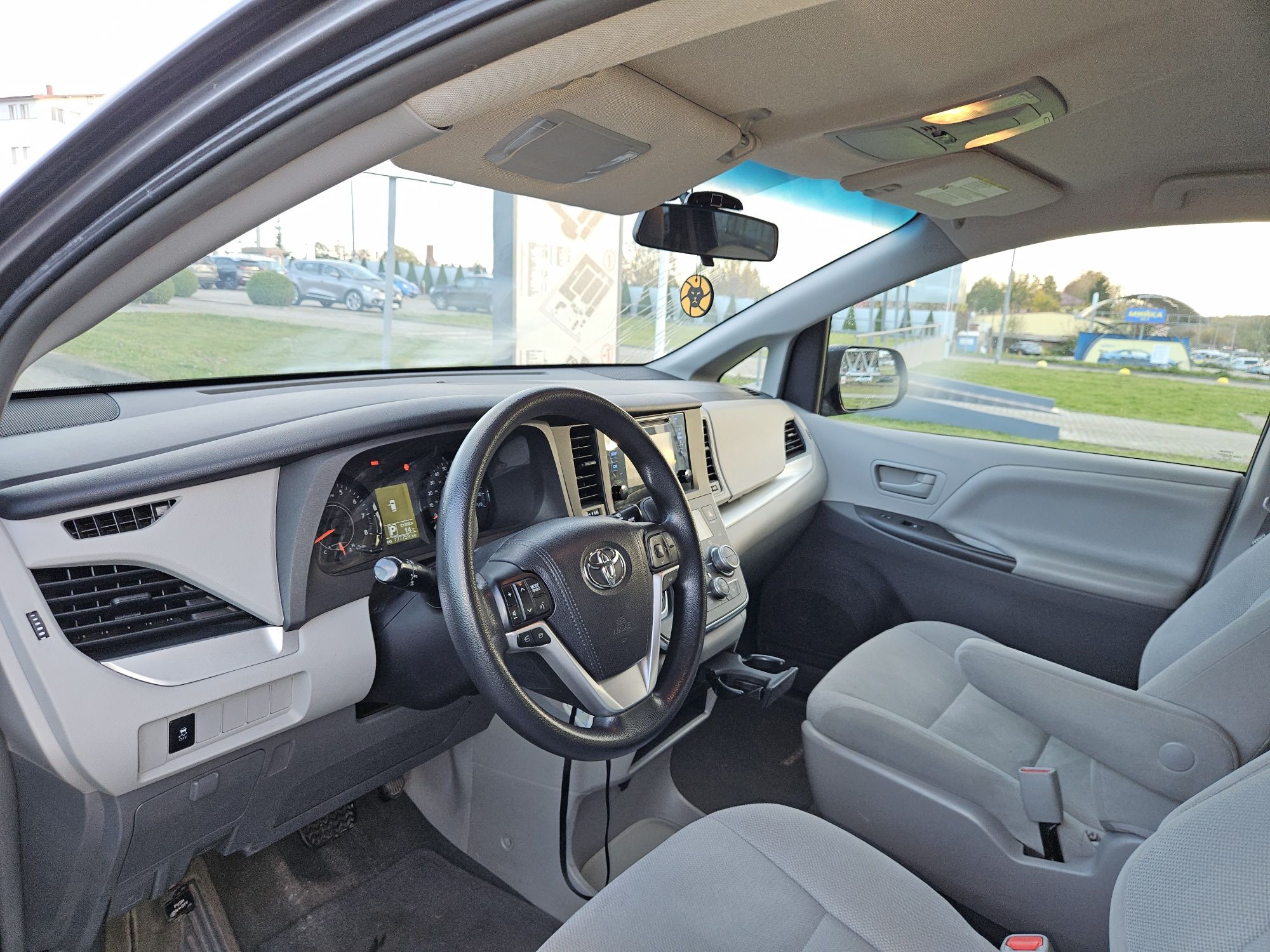 Toyota Siena 2015 автомат можлива оренда під викуп виплату