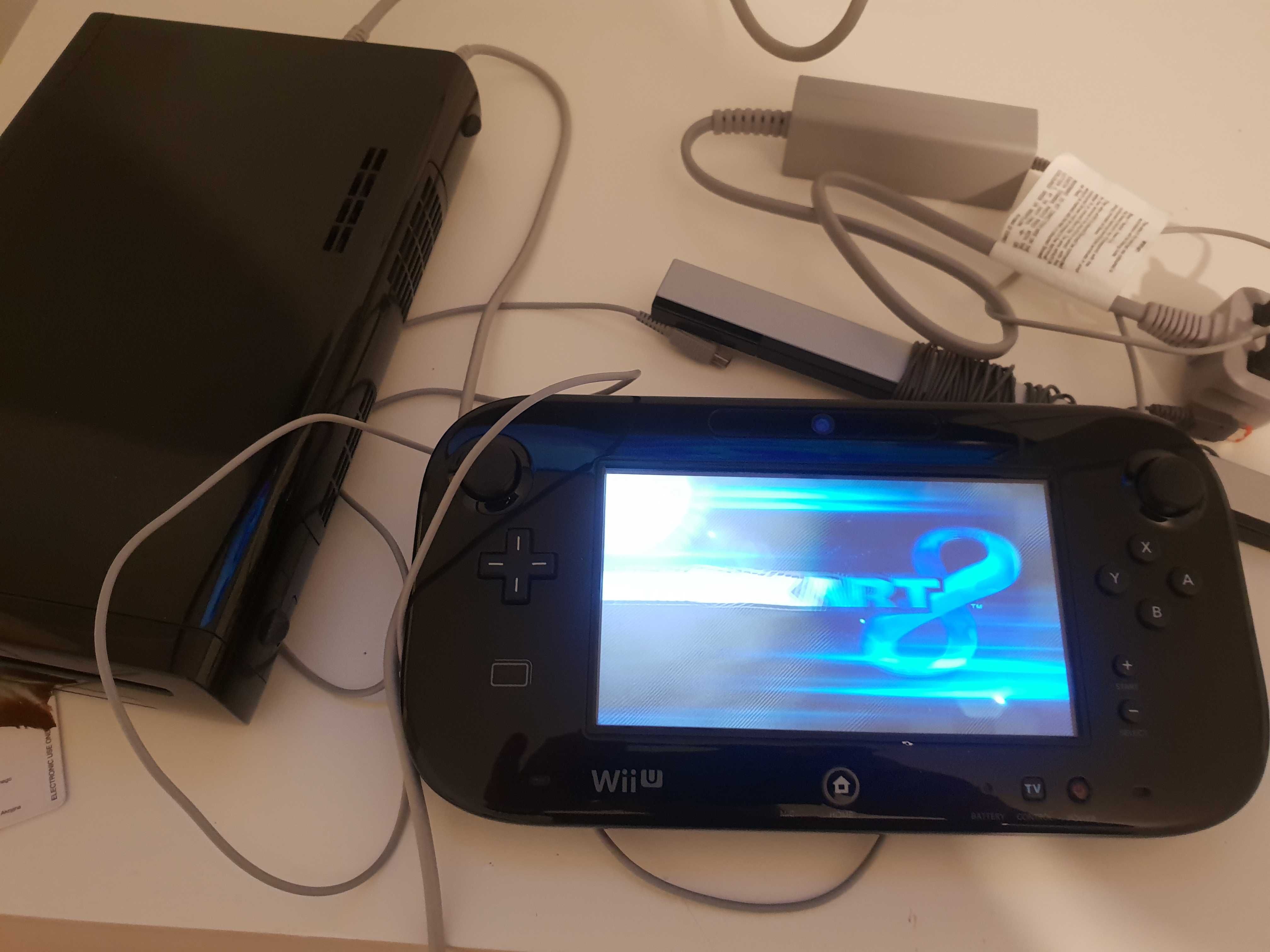 NINTENDO WII U 32GB + GRA na dysku (mariokart 8)
