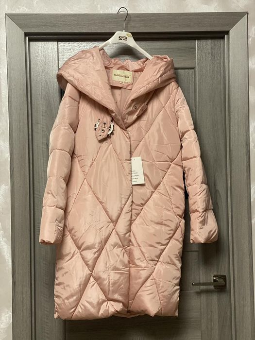 Плащ яскравого, гарного кольору