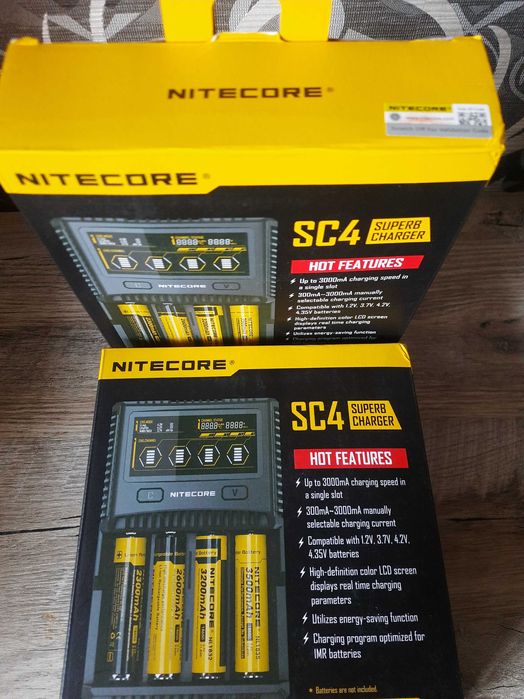 Зарядний пристрій Nitecore SC4 для акумуляторів  Ток -до 3А