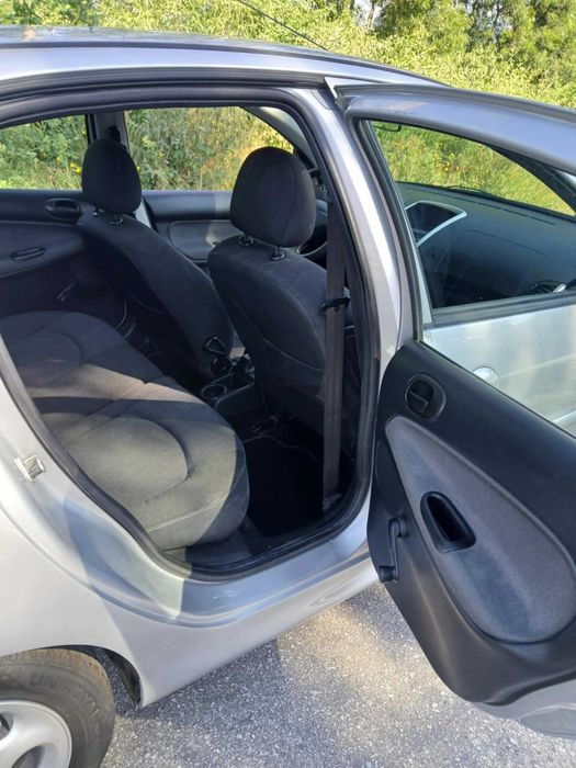Peugeot 206 plus 1.1 - 83000 Km