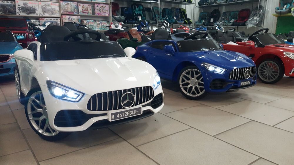Дитячий одномісний електромобіль з пультом управління Mercedes-Benz