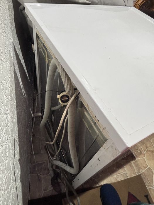 Maquina Telefunken lavar louça a funcionar.