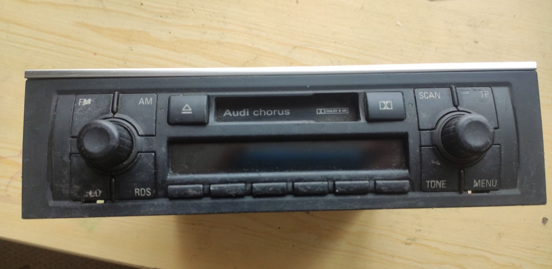 Radio AUDI CHORUS A4 B6 B7 A3 8P A6c5 z kodem
A38L A6c5
Do modelu Audi