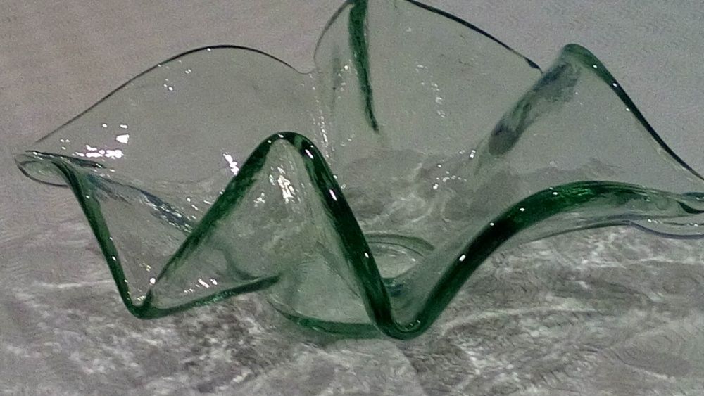 Centro de mesa muito invulgar e delicado, em vidro transparente