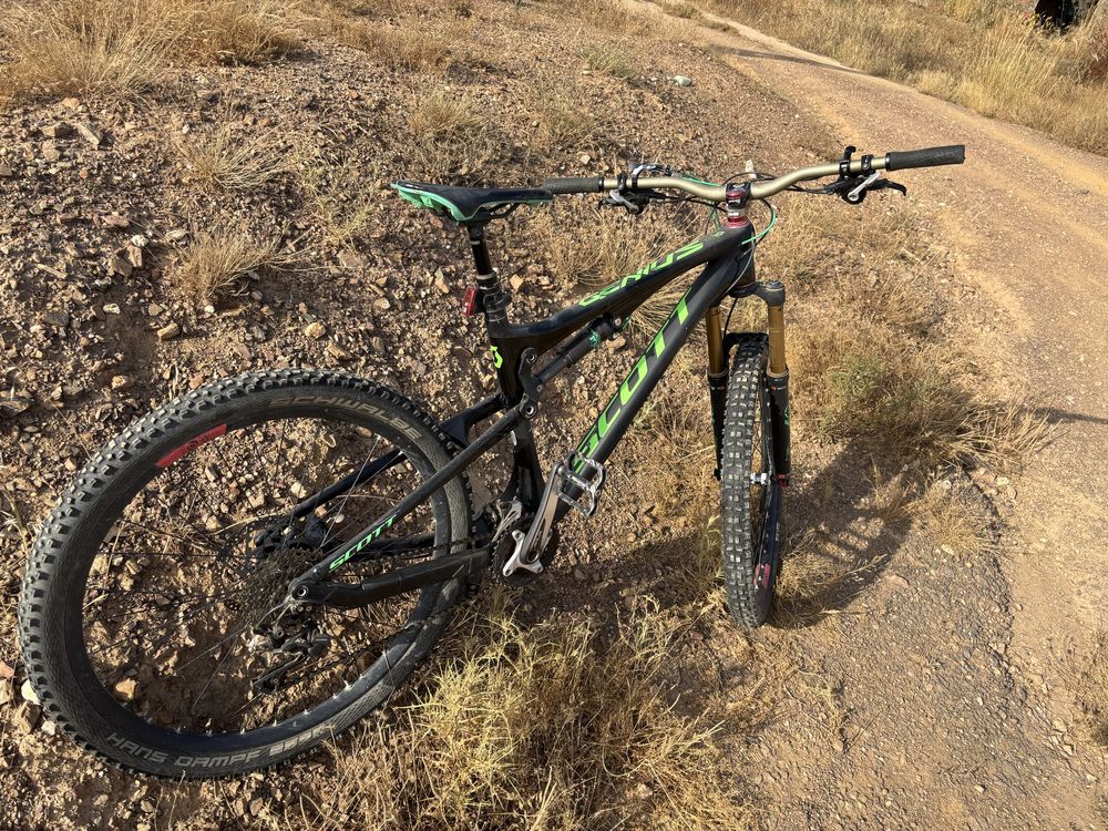 Bicicleta Scott de carbono – suspensão total – Fox / Shimano XT