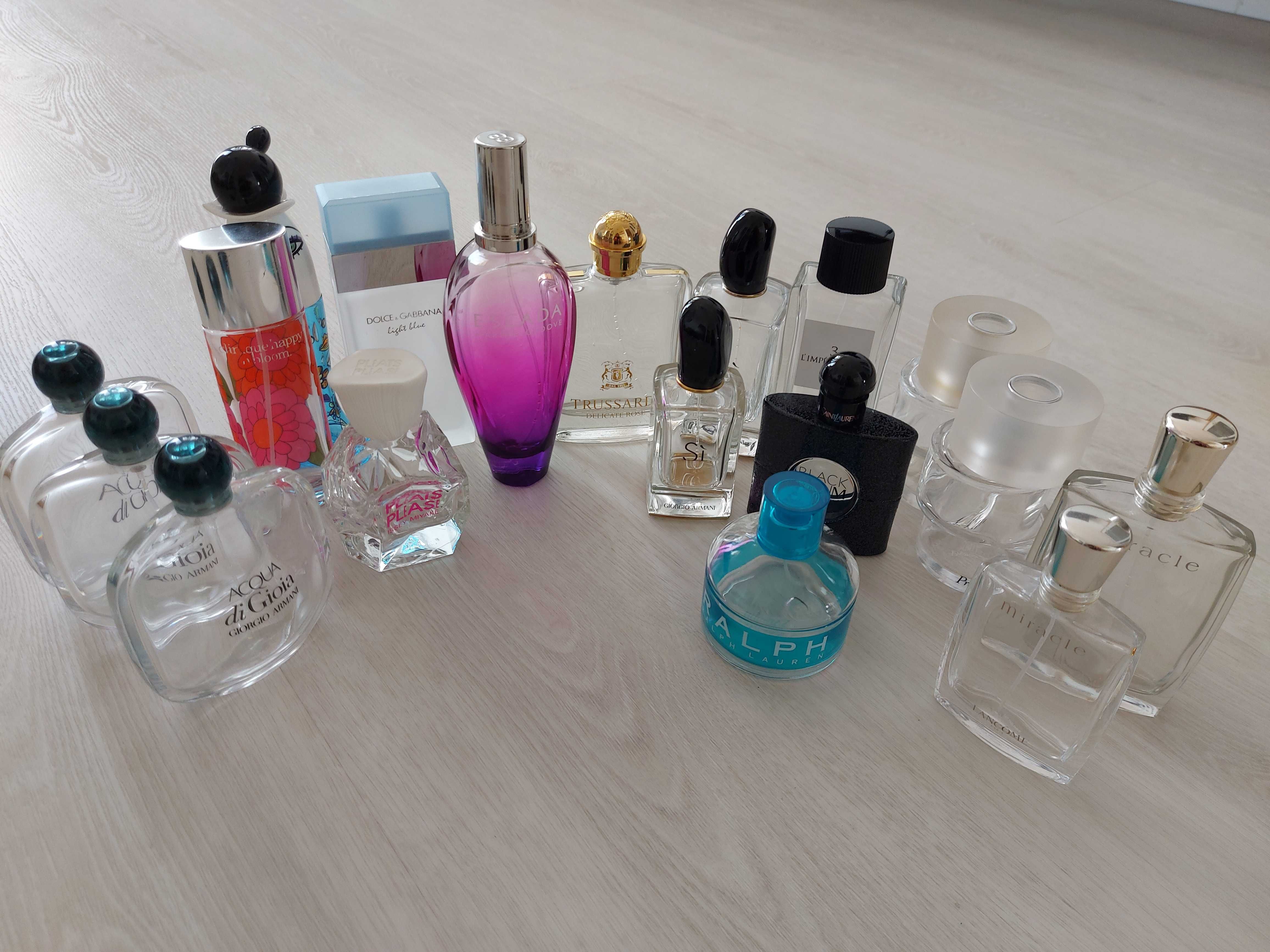 Kolekcja butelek po perfumach damskich