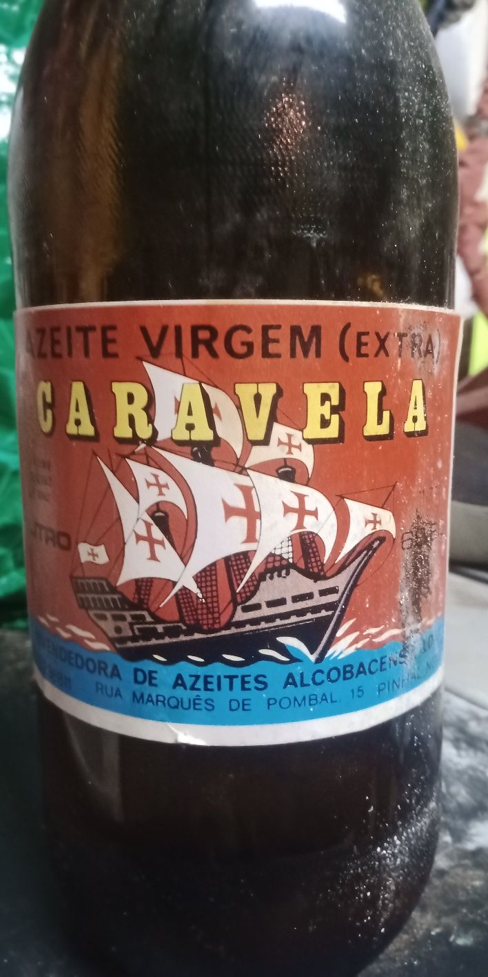 Garrafa antiga com azeite de 1977