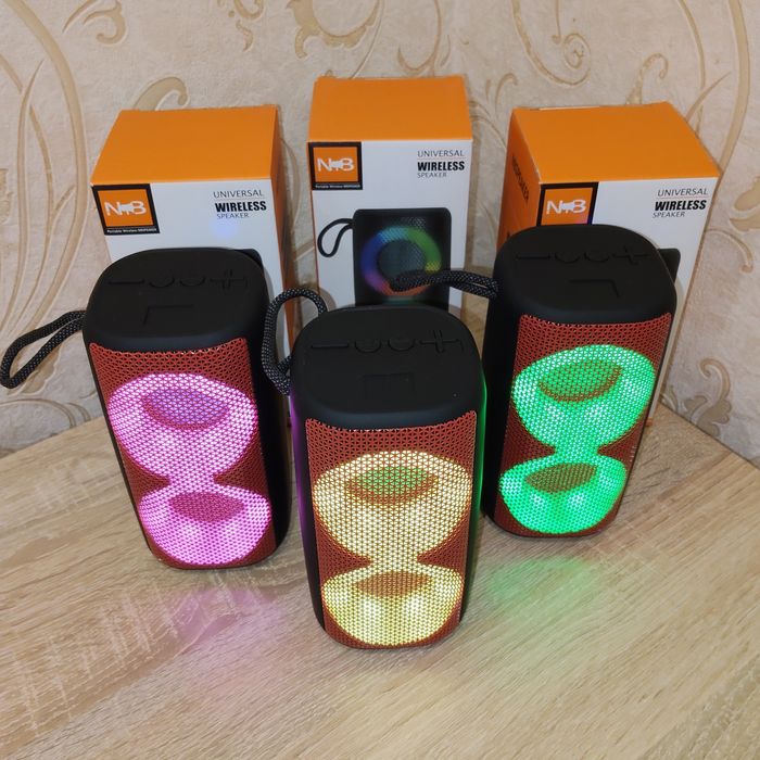 Мощная блютуз колонка с подсветкой и FM радио