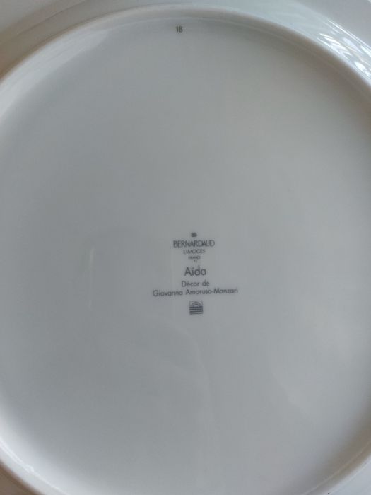 6 Pratos de Sobremesa e Prato de Bolo Grande Vintage, novos