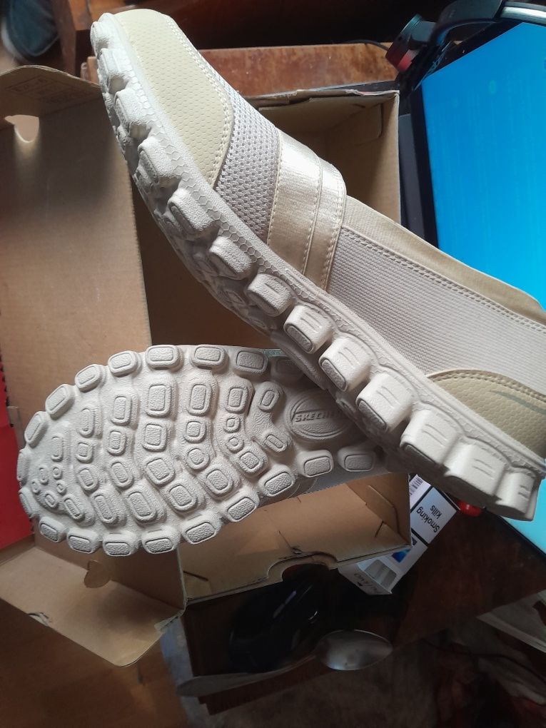 Слипоны Skechers