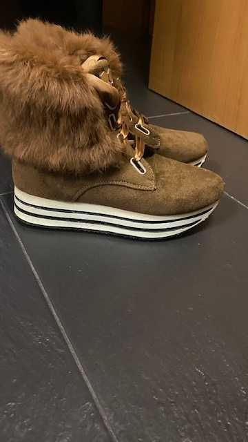 Tenis Plataformma com pelo novos