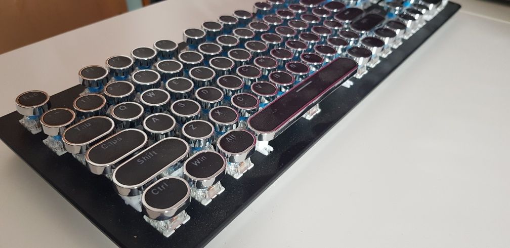 Teclado mecânico novo RGB