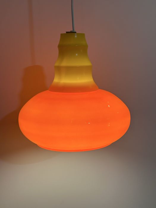 Kolorowa lampa wisząca vintage NRD z lat 70. – oryginał