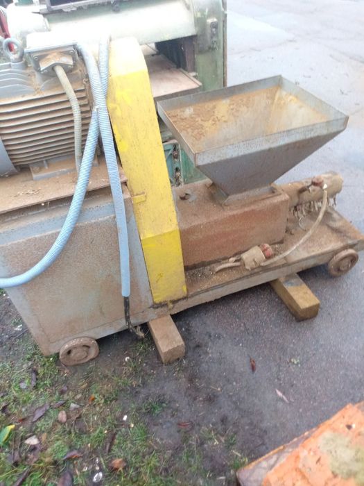 Продам прес пінікей, брикетувальник.