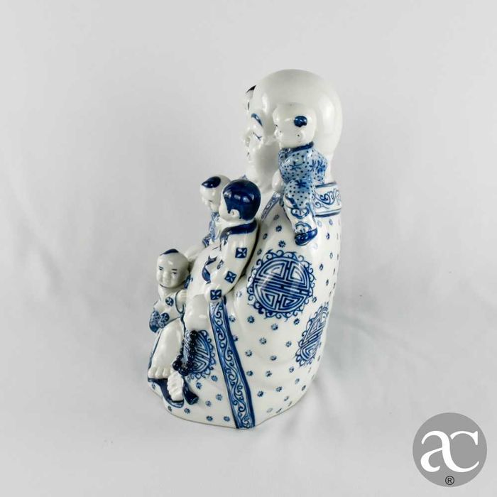 Figura de Buda com 5 crianças em porcelana da China, século XX