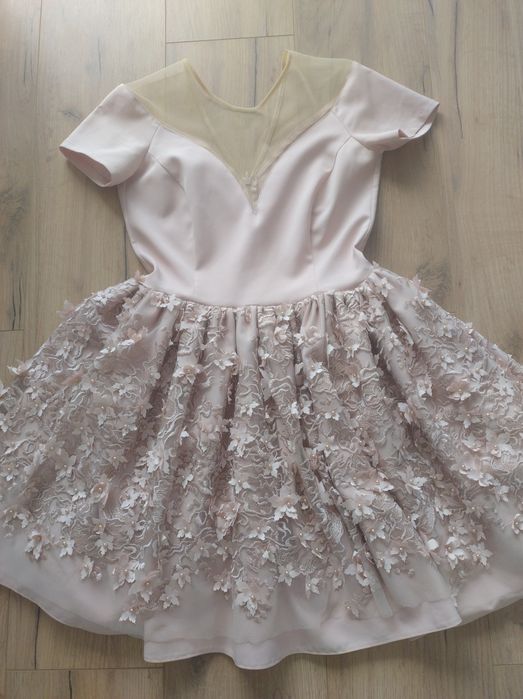Piękna elegancka sukienka xs Lou brudny róż z ozdobnymi kwiatkami