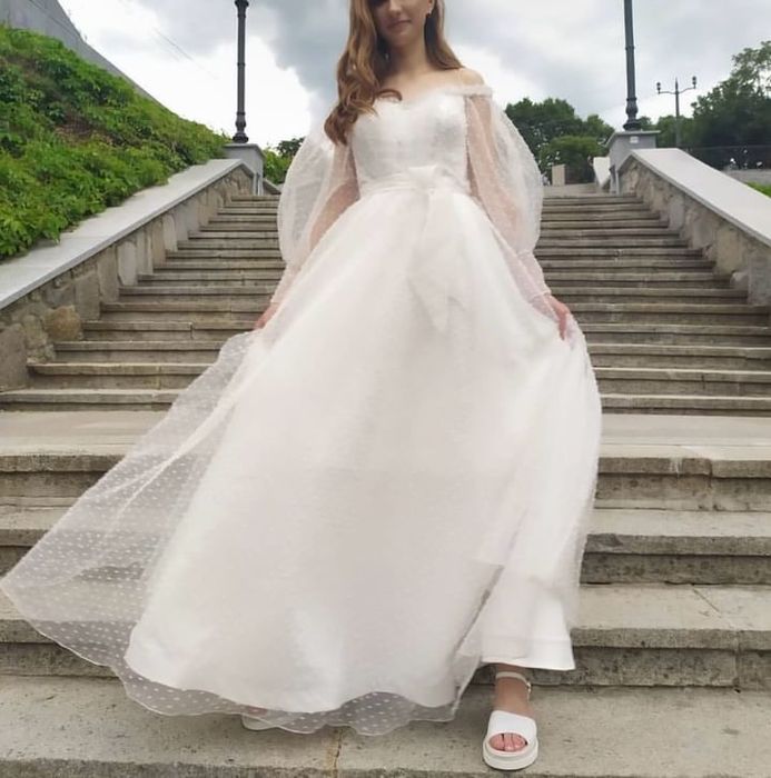 Біла , випускна сукня