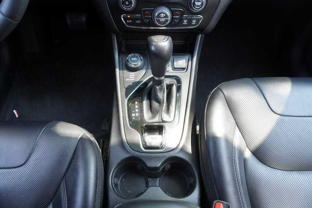 Jeep Cherokee Altitude      2023