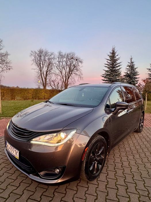 Chrysler Pacifica Chrysler Pacyfica S Czarny środek DVD