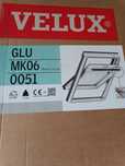 Okno dachowe Velux GLU 0051 MK06  78x118 cm z kołnierzem i roletą .