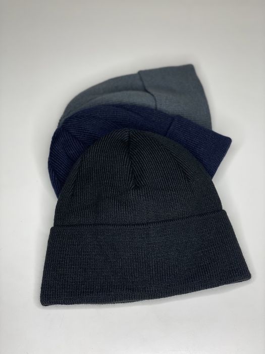 Мужская шапка утепленная флисом Зимняя черная с отворотом Чоловіча